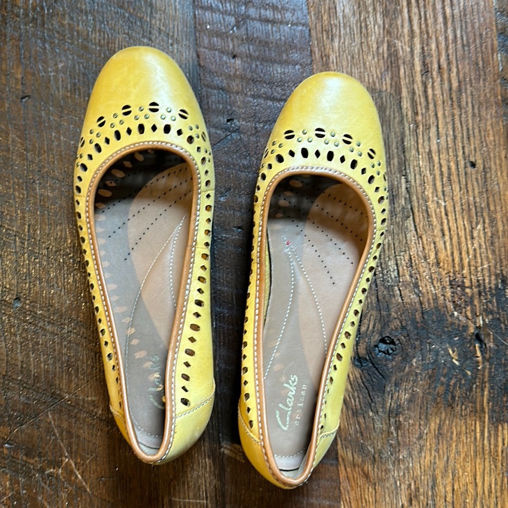 Clarks Artisan flats